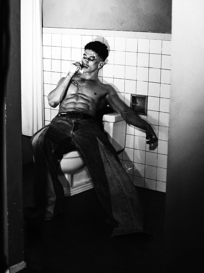 Chaos beat, tiled bathroom
