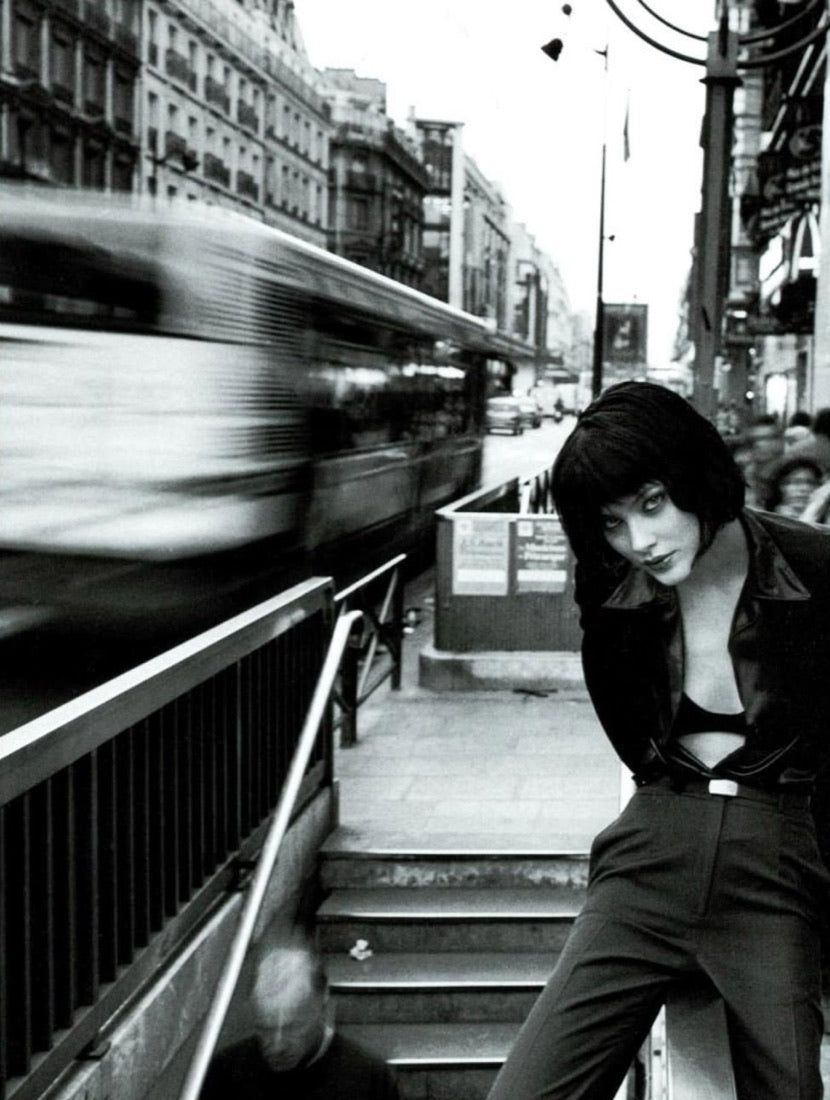 Editorial, motion blur, Paris street