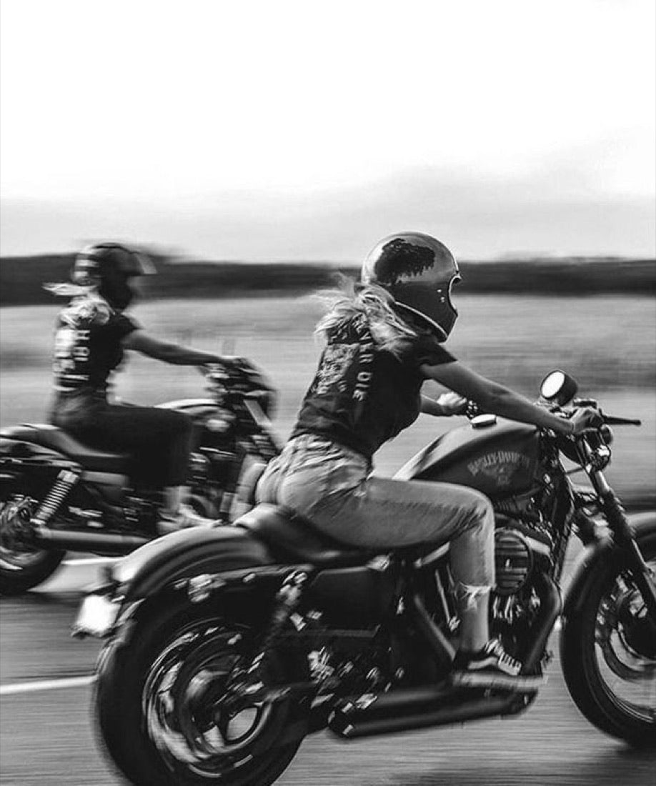 Duo, garage motion blur